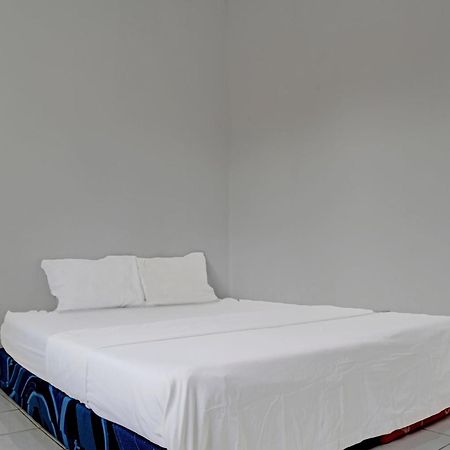 Spot On 92856 Home Stay Syariah Aom Kusman Sukabumi Bagian luar foto