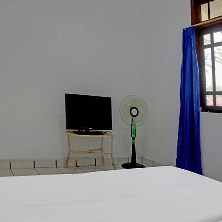 Spot On 92856 Home Stay Syariah Aom Kusman Sukabumi Bagian luar foto
