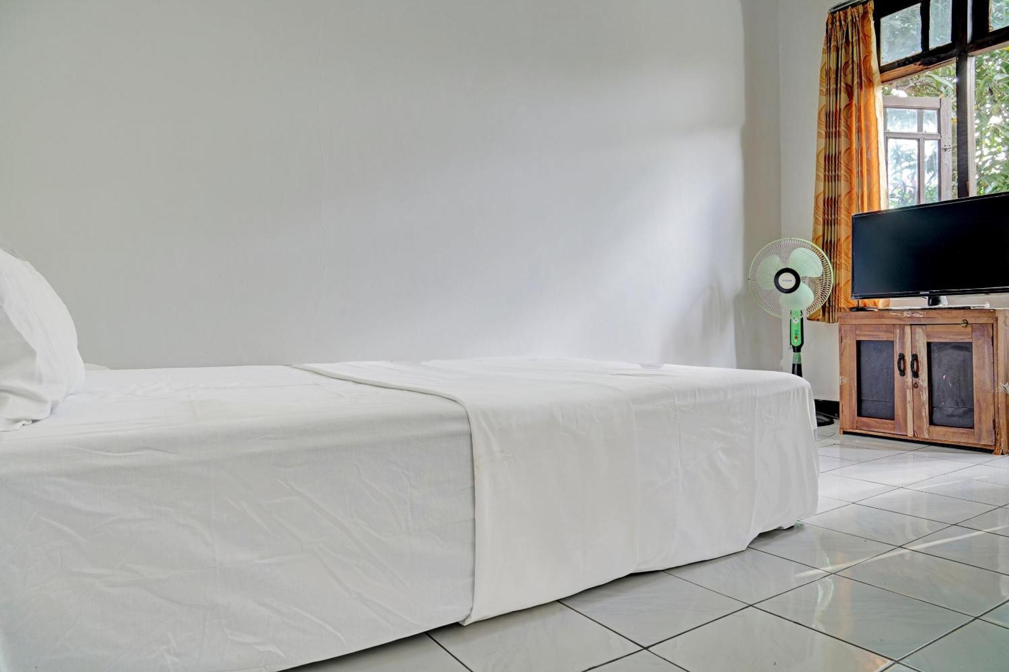 Spot On 92856 Home Stay Syariah Aom Kusman Sukabumi Bagian luar foto