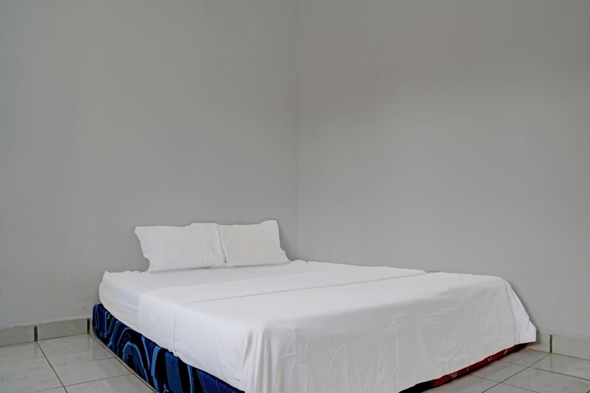 Spot On 92856 Home Stay Syariah Aom Kusman Sukabumi Bagian luar foto