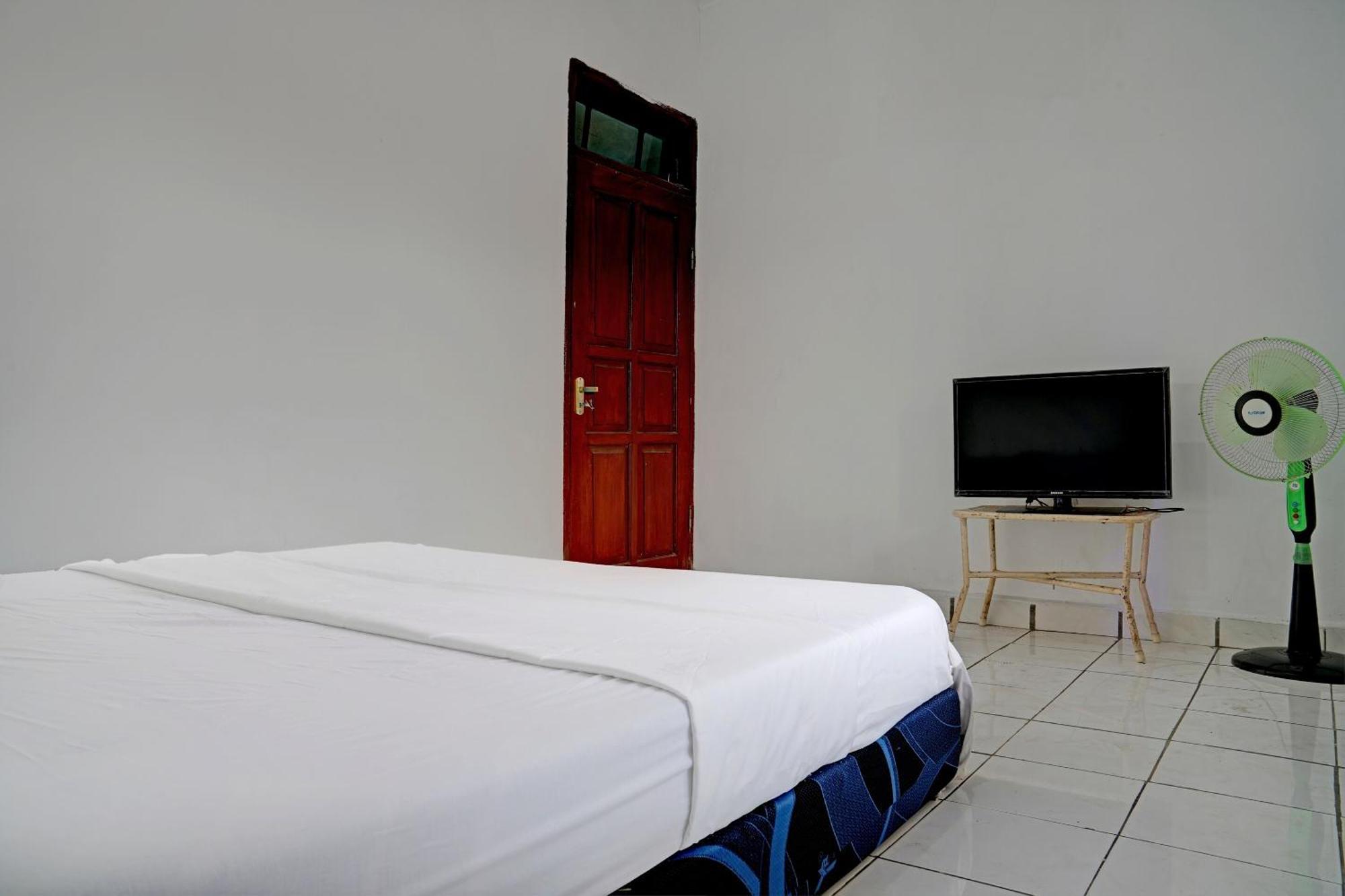 Spot On 92856 Home Stay Syariah Aom Kusman Sukabumi Bagian luar foto