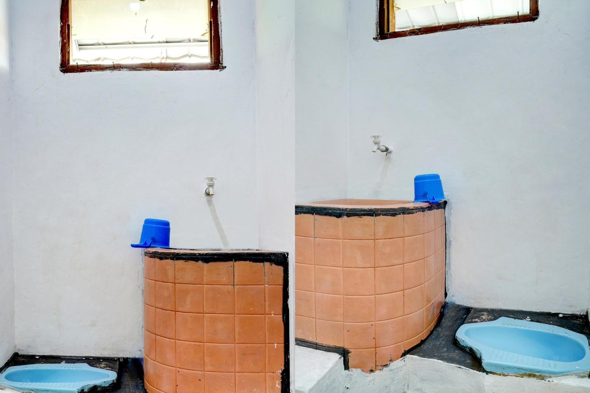 Spot On 92856 Home Stay Syariah Aom Kusman Sukabumi Bagian luar foto