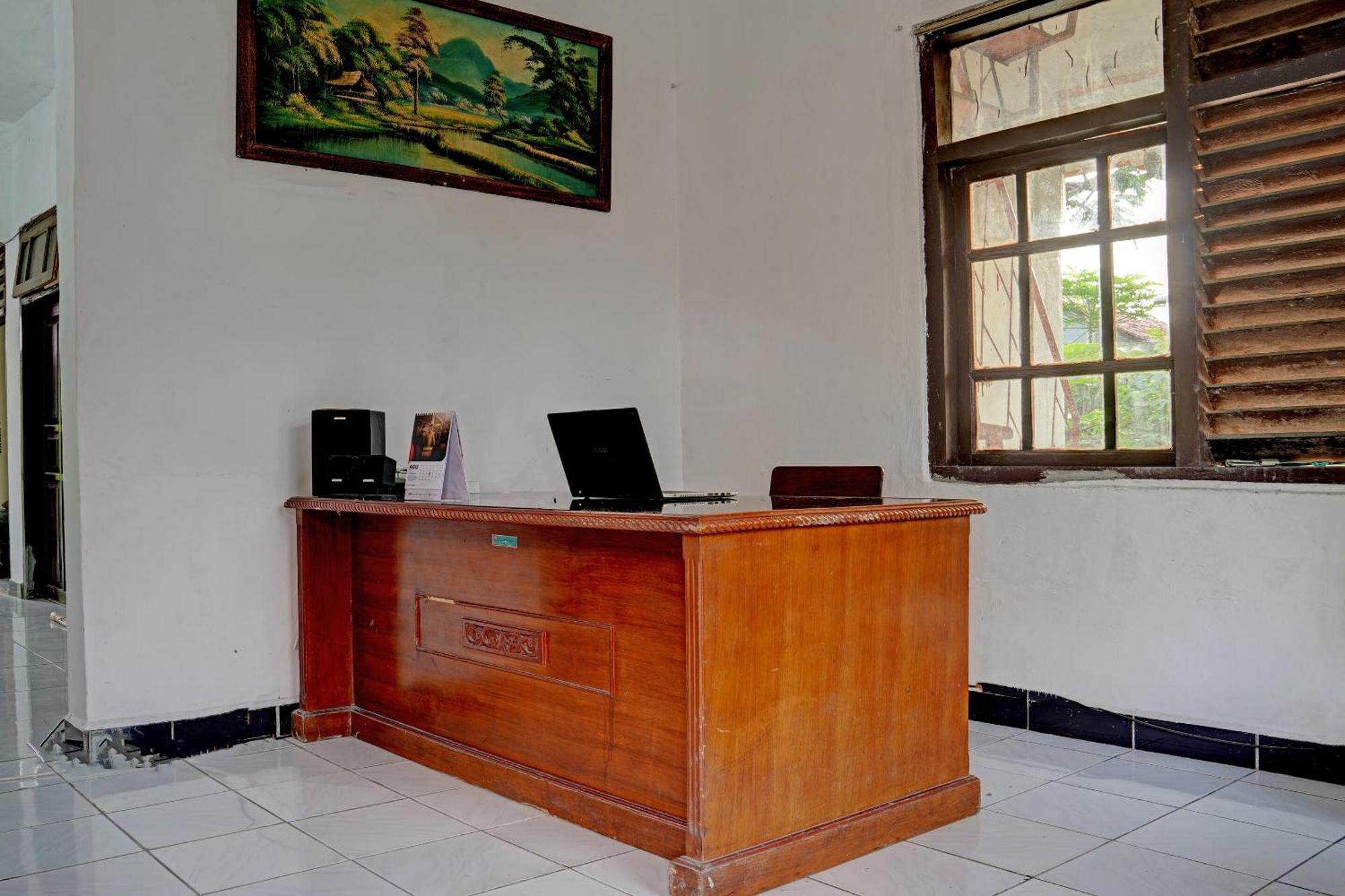 Spot On 92856 Home Stay Syariah Aom Kusman Sukabumi Bagian luar foto