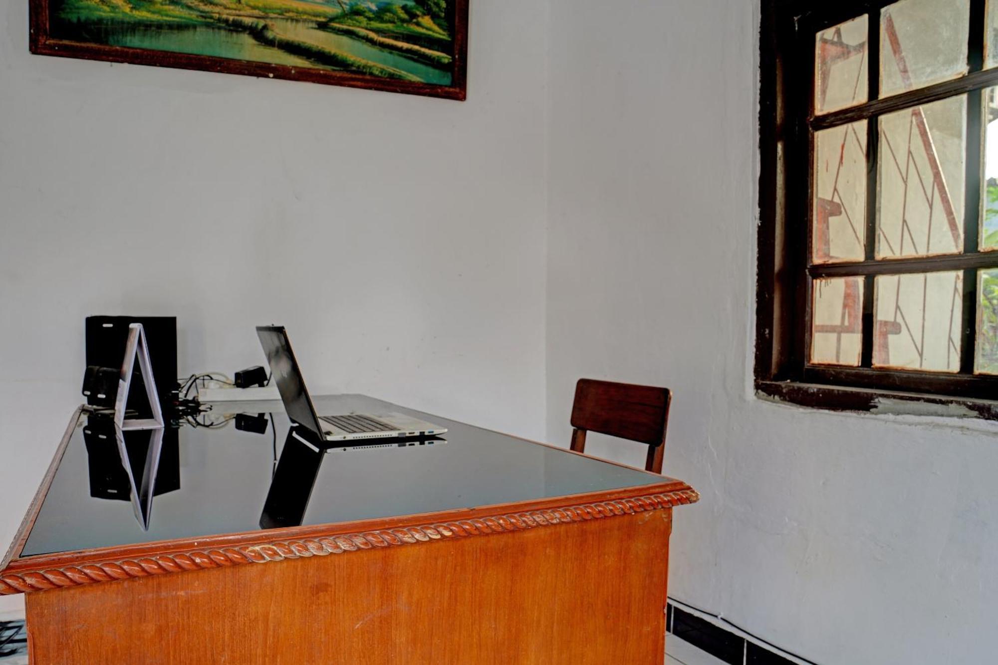 Spot On 92856 Home Stay Syariah Aom Kusman Sukabumi Bagian luar foto